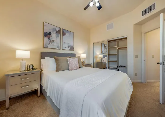 Stylish, 4 Bedroom 3 Ba, Fenced Backyard, Garage