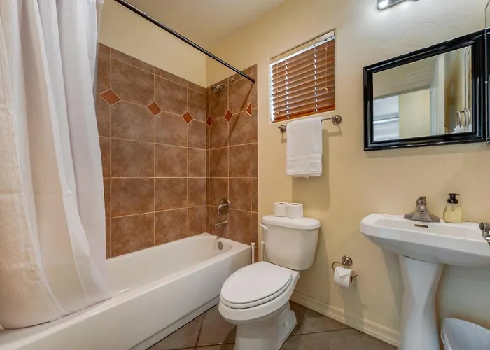 Stylish, 4 Bedroom 3 Ba, Fenced Backyard, Garage *
