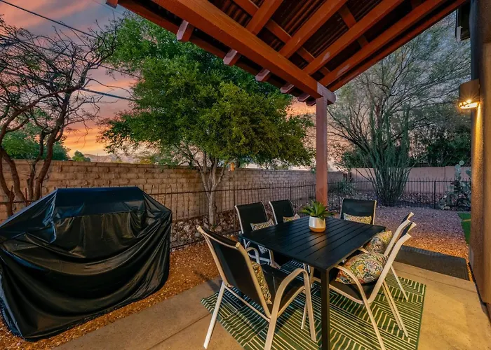 Stylish, 4 Bedroom 3 Ba, Fenced Backyard, Garage