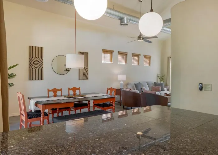 Stylish, 4 Bedroom 3 Ba, Fenced Backyard, Garage Tucson
