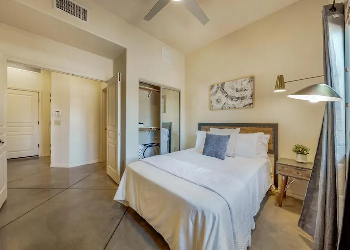 Stylish, 4 Bedroom 3 Ba, Fenced Backyard, Garage