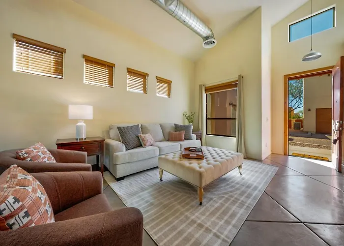 Stylish, 4 Bedroom 3 Ba, Fenced Backyard, Garage * Tucson